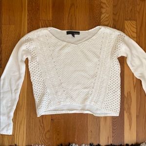 White cropped knit shirt